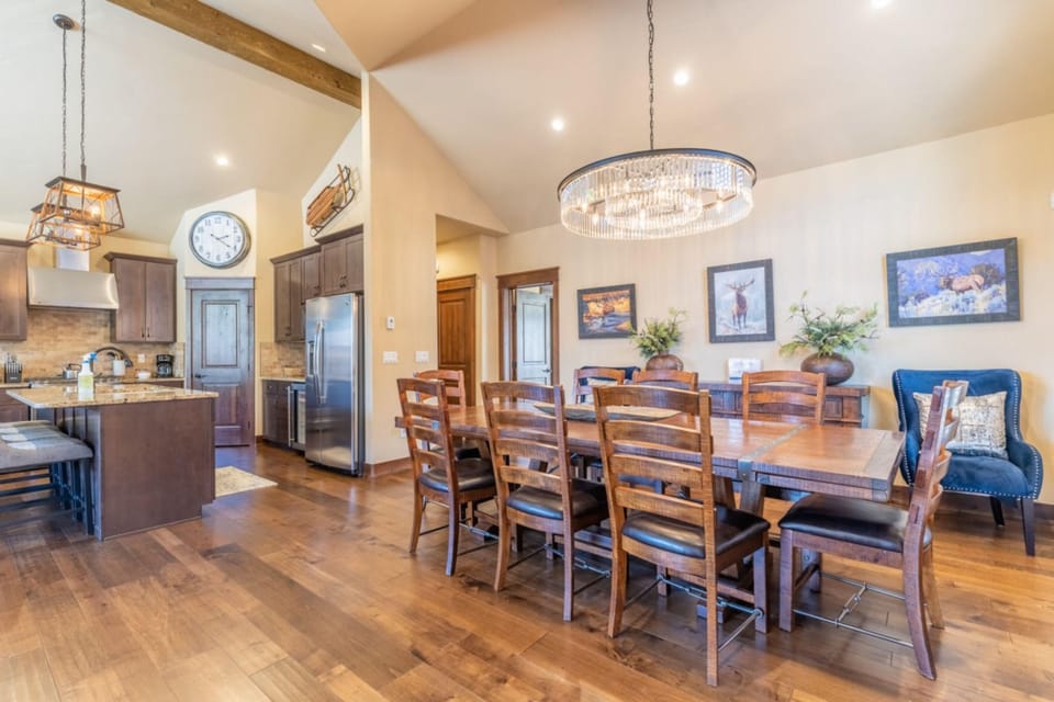 Townhome, 4 Bedrooms | Dining