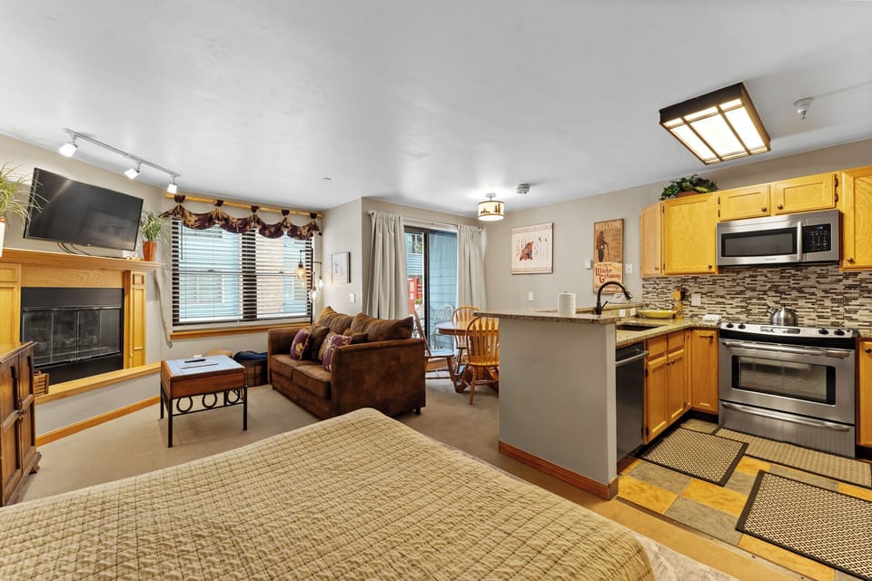 Condo (0 Bedroom) | Property amenity