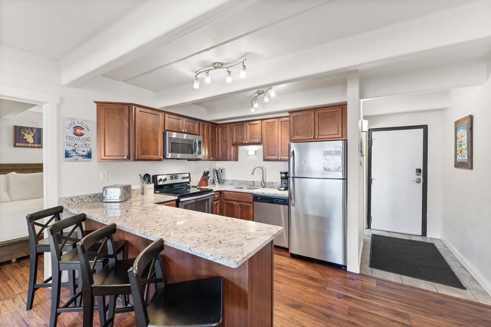 Condo (2 Bedrooms) | Property amenity