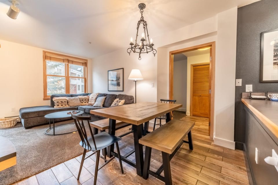 Condo, 2 Bedrooms | Dining
