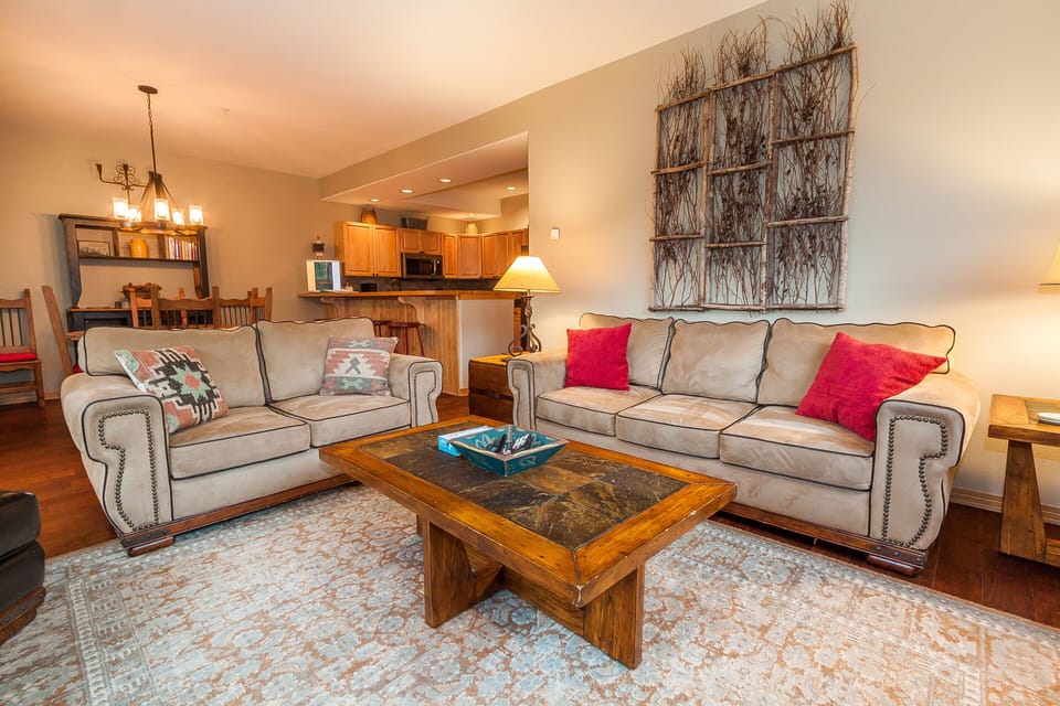 Condo, 2 Bedrooms | Living room