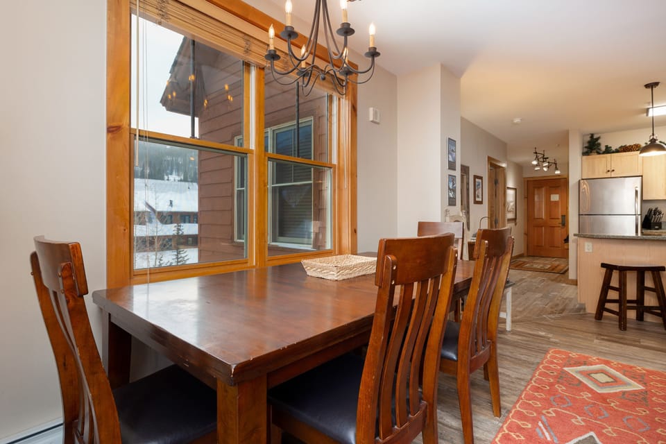 Apartment (3 Bedrooms) | Dining