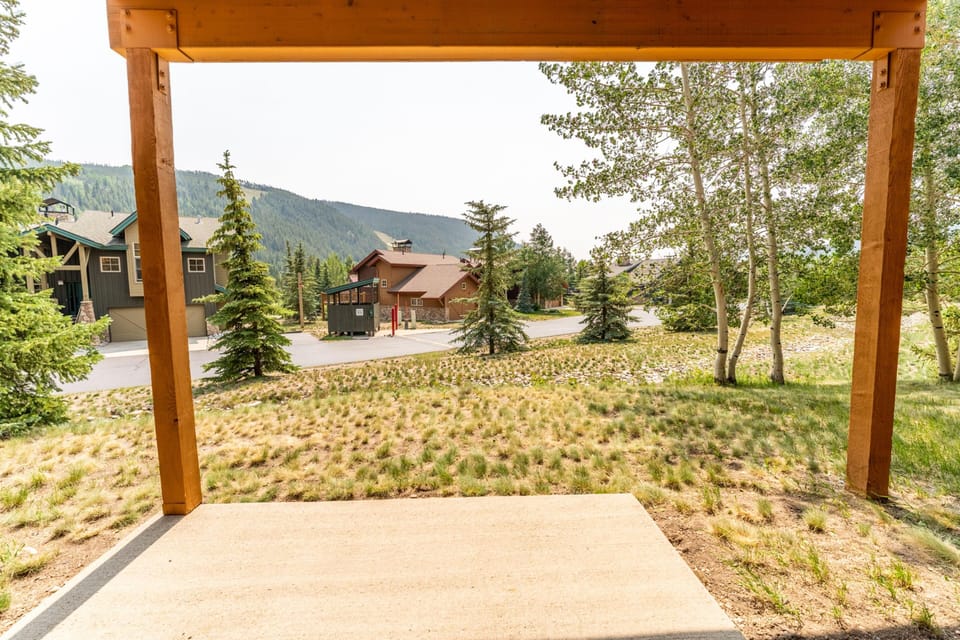 Townhome, 3 Bedrooms, Mountain View | Property grounds