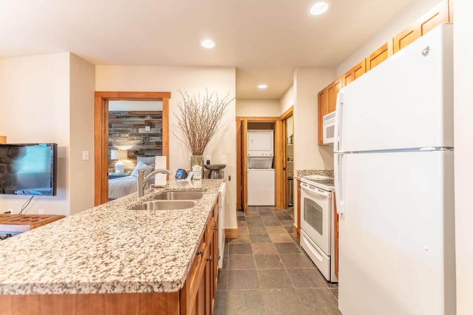 Condo, 2 Bedrooms (2245) | Private kitchen | Oven, toaster, cookware/dishes/utensils