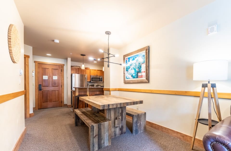 Condo, 1 Bedroom (2221) | Dining room