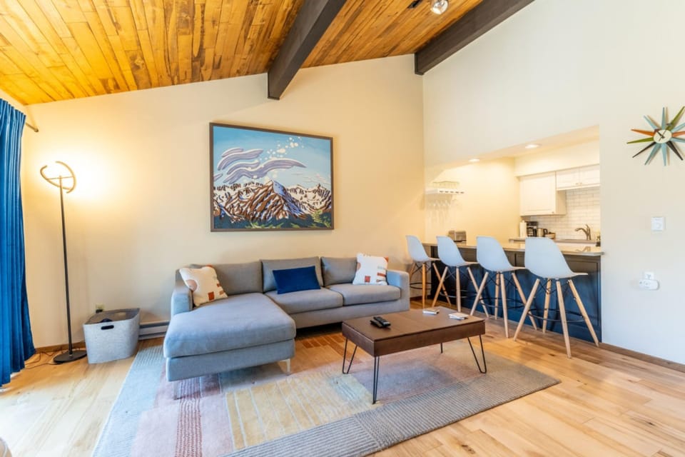 Townhome, 3 Bedrooms | Living room