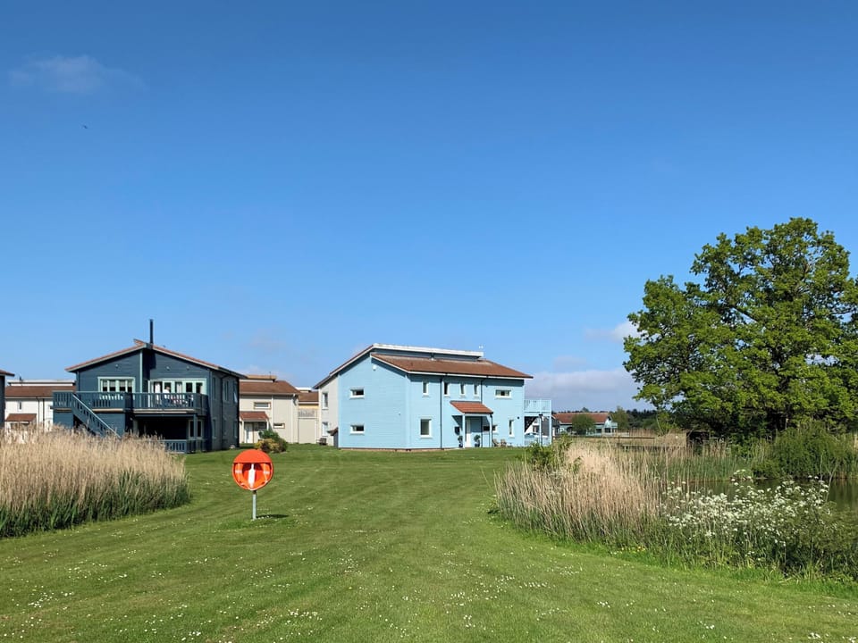 En-suite shower Room 1 | Twin Oaks, Fritton, near Great Yarmouth