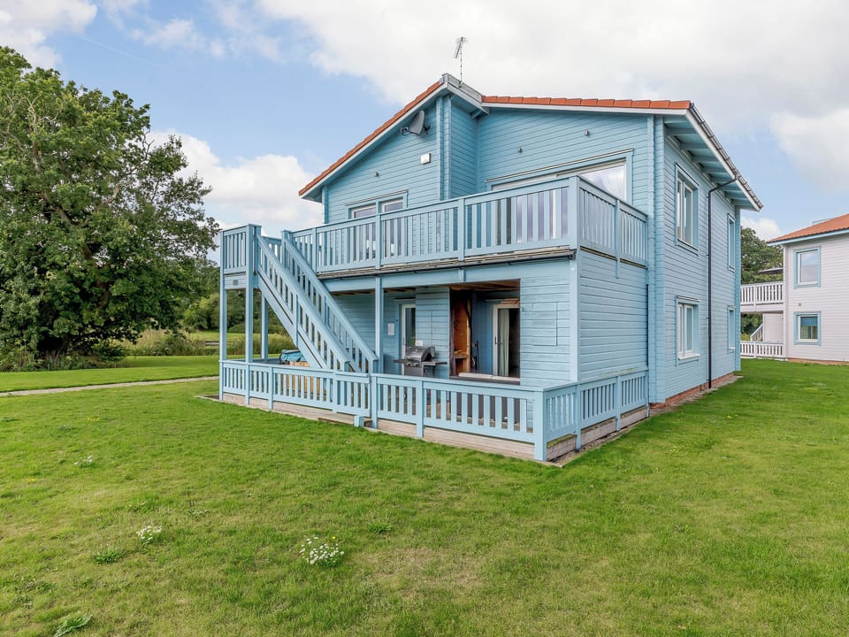 En-suite shower room 3 | Twin Oaks, Fritton, near Great Yarmouth