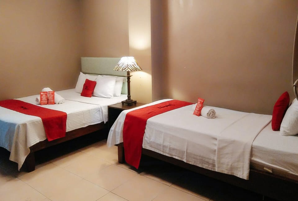Family Room (Window is not Guaranteed) | Desk, WiFi, bed sheets