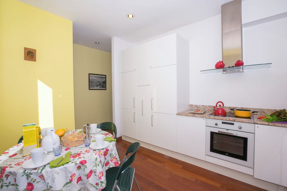 Oven, stovetop, dishwasher, coffee/tea maker