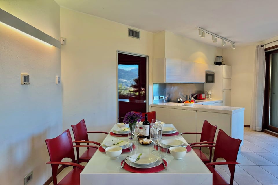 Honeymoon Apartment, Multiple Bedrooms, 2 Bathrooms, Mountainside (La Perla Di Sonenga - Giardino) | Dining