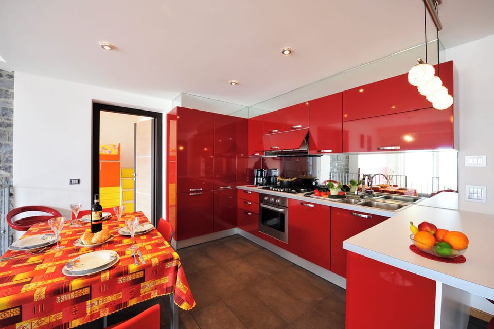 Family Townhome, Multiple Bedrooms, Mountainside (Villa Bianca - Grande) | Private kitchen | Microwave, oven, stovetop, dishwasher