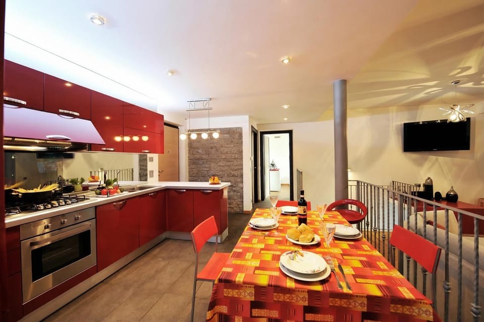 Family Townhome, Multiple Bedrooms, Mountainside (Villa Bianca - Grande) | Dining