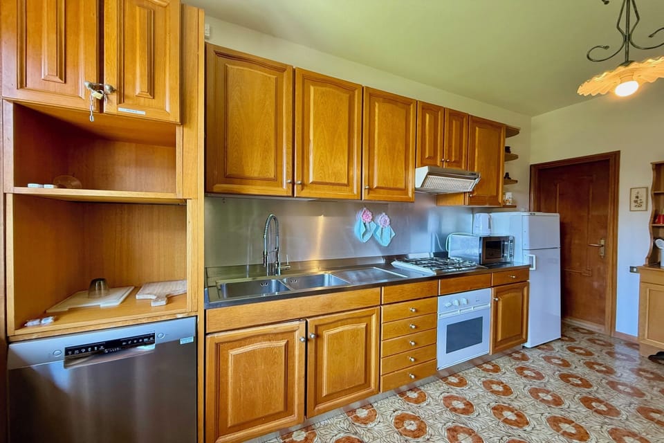 Family Apartment, 3 Bedrooms, 2 Bathrooms, Mountainside (Isola Vista - Terrazzo) | Private kitchen | Mini-fridge, microwave, oven, stovetop
