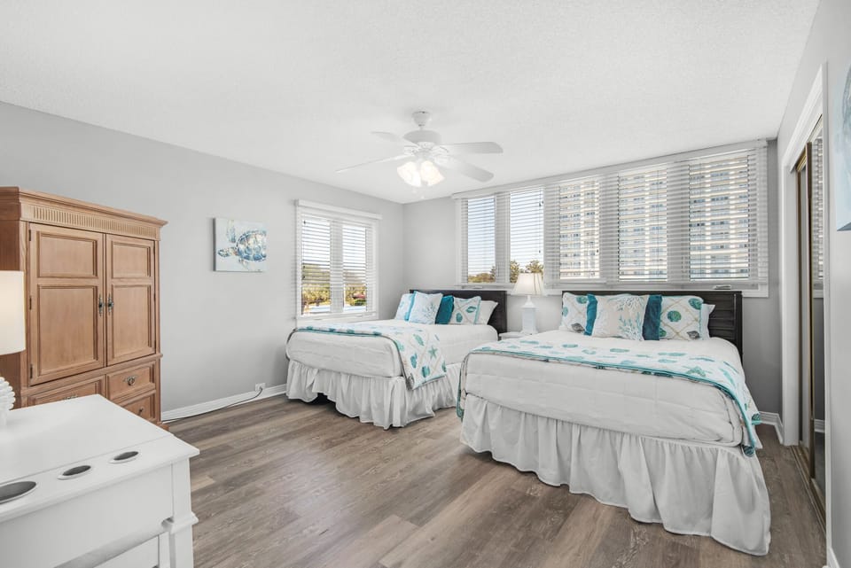 Guest room with 2 beds