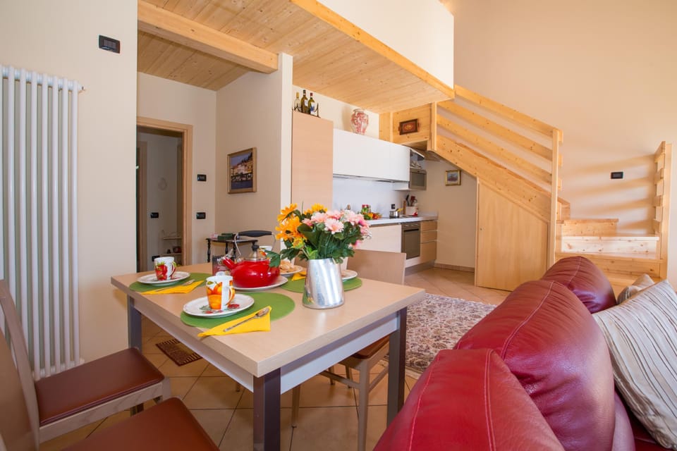 Family Apartment, 2 Bedrooms, 2 Bathrooms, Mountainside (Tremezzo Ulivi Apt. 7) | Interior