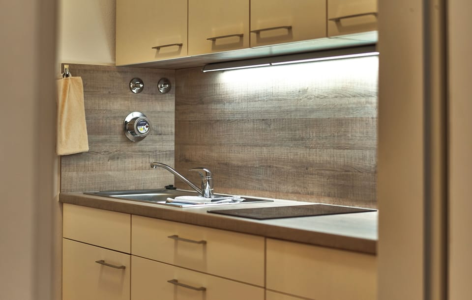 Deluxe Double Room, 1 Double Bed, Allergy Friendly | Private kitchen | Full-size fridge, oven, stovetop, coffee/tea maker