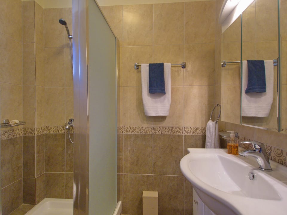 Guest shower room on ground floor of Villa Nireaus