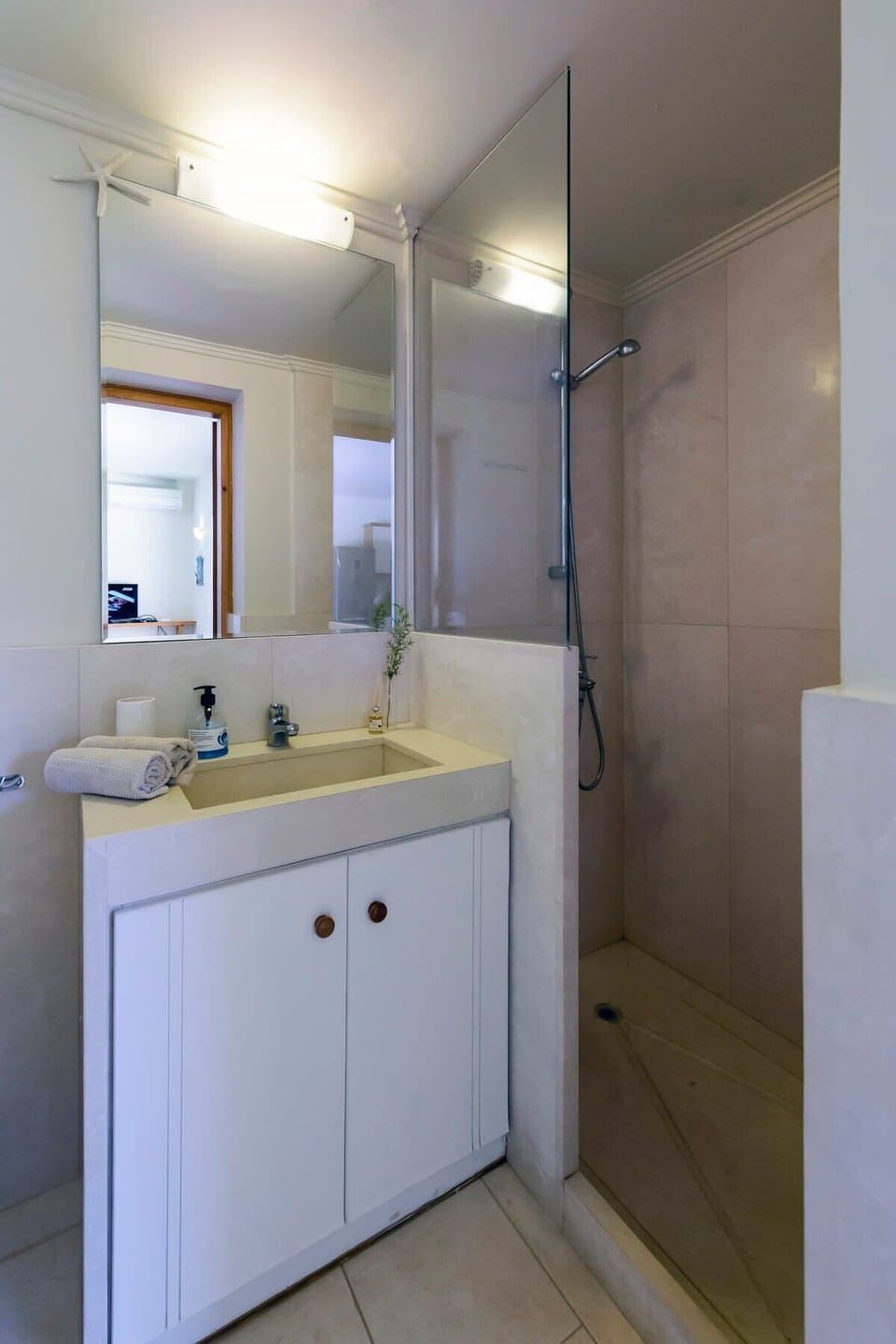 Ground Floor Bedroom – The Comfort Zone – Spacious double bedroom with soft tones and a peaceful atmosphere.