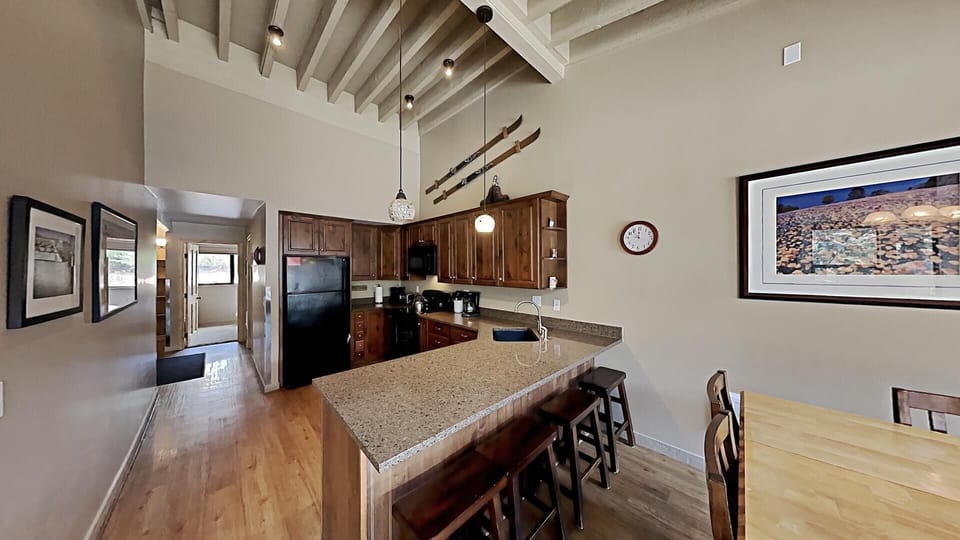 Condo, 4 Bedrooms | Private kitchen | Coffee/tea maker, fridge, oven, toaster