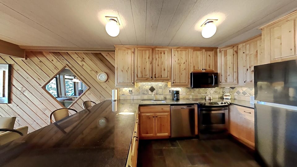 Condo, 2 Bedrooms | Private kitchen | Fridge, oven, coffee/tea maker, toaster