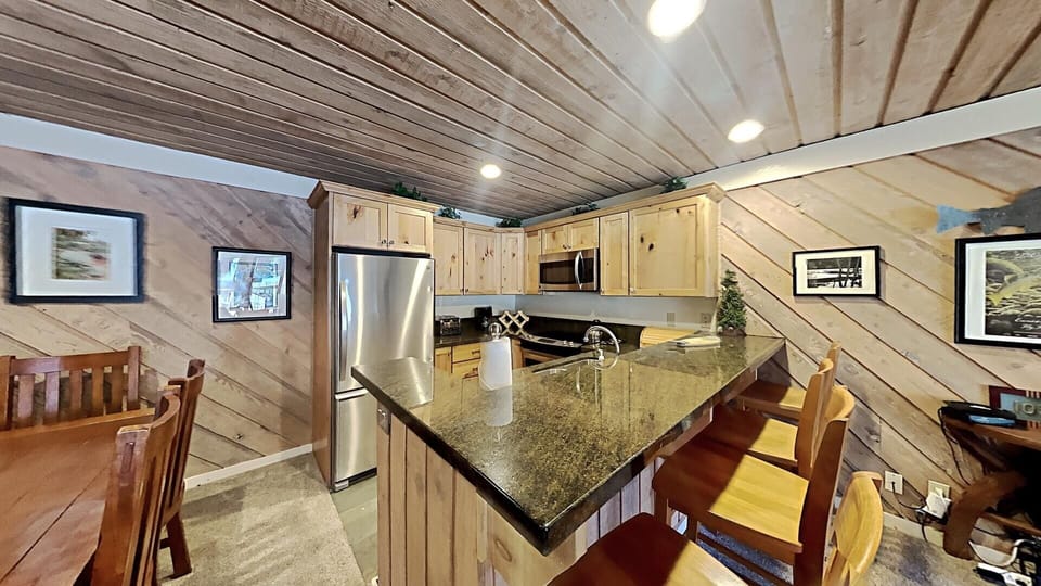 Condo, 1 Bedroom | Private kitchen | Fridge, oven, coffee/tea maker, toaster