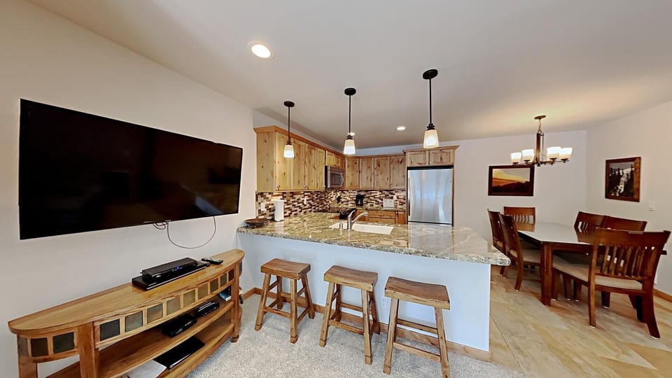 Condo, 1 Bedroom | Private kitchen | Fridge, microwave, oven, dishwasher