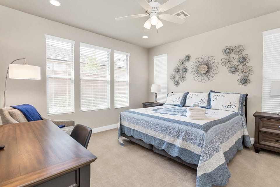 Be Our Guest At Ladera Haven 4 Bedroom Home by RedAwning House in Washington