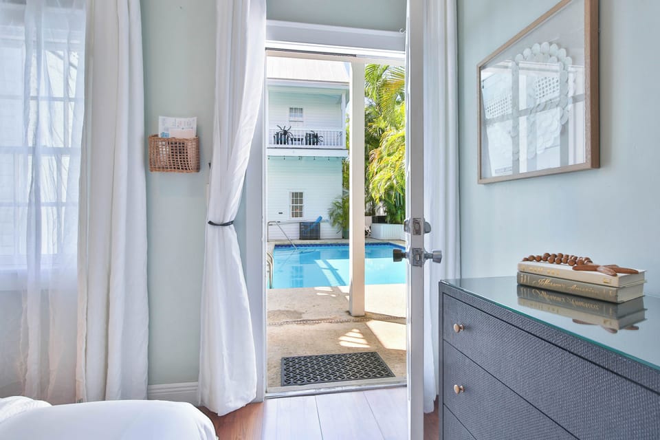 Steps to the pool