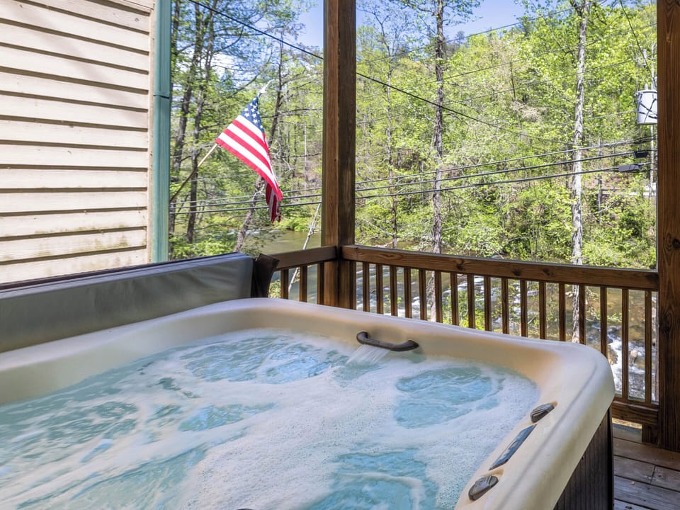 Outdoor spa tub