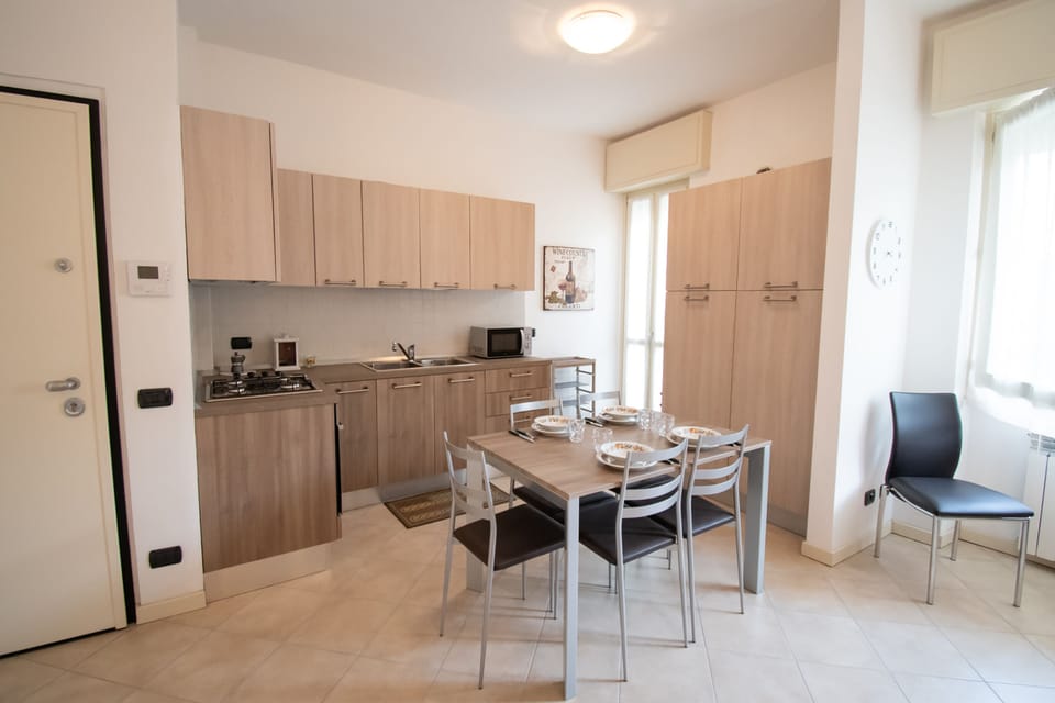 Apartment, 1 Bedroom | Private kitchen | Full-size fridge, microwave, oven, stovetop