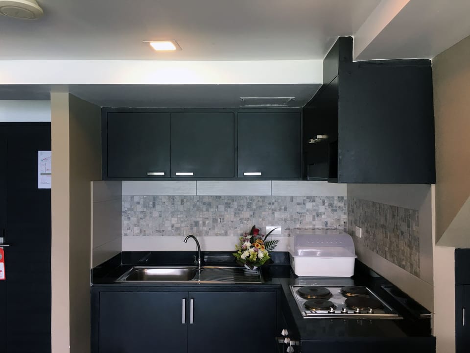 Full-size fridge, microwave, electric kettle, toaster