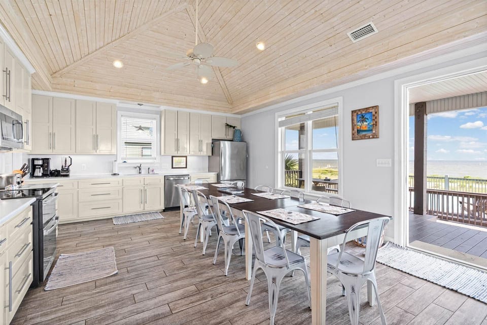 The Blue Crab Dining Table and Kitchen