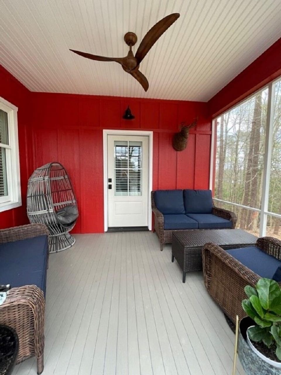 Screened in porch