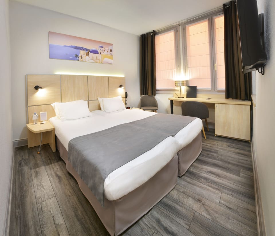 Premium bedding, in-room safe, desk, laptop workspace