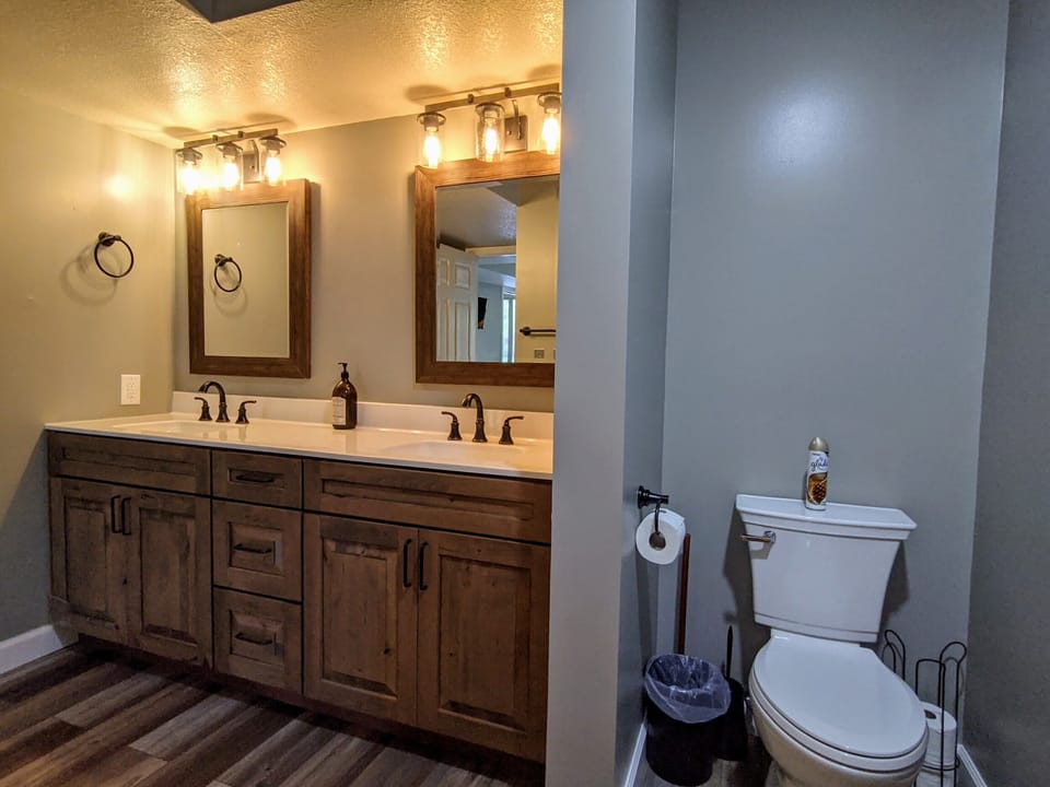 Brand new towels & double vanity in the Main Bathroom