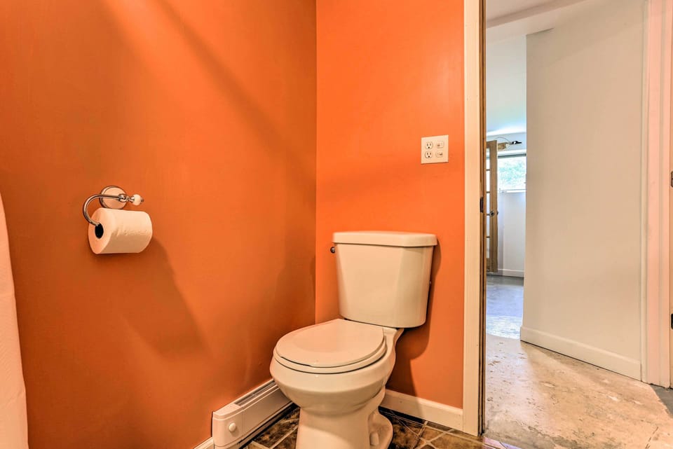 Full Bathroom | Complimentary Toiletries