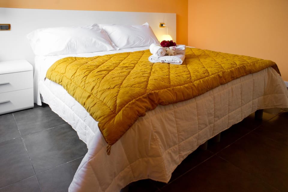 Hypo-allergenic bedding, minibar, in-room safe, desk