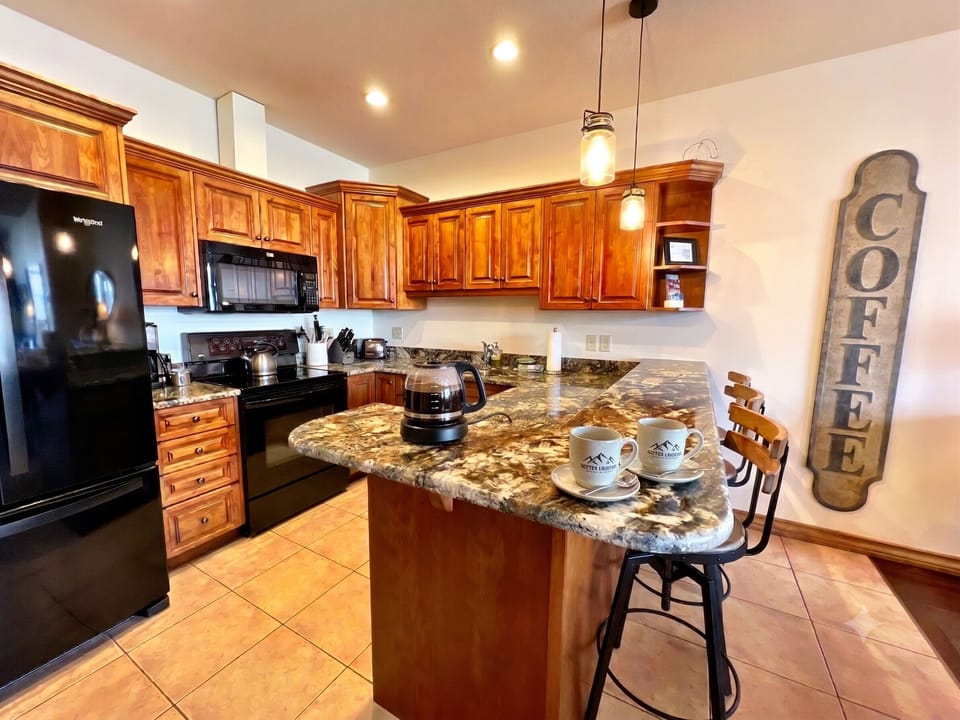 Full modern kitchen.