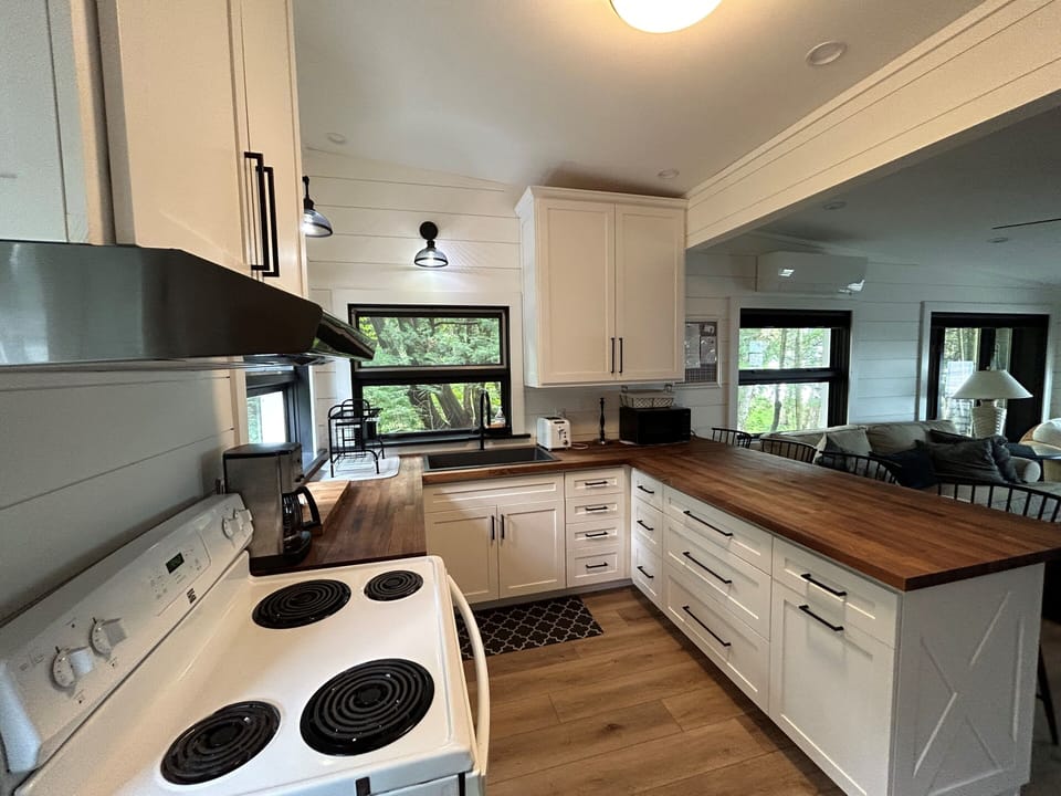 Full kitchen. - Fully equipped, cooking basics, dishware & flatware, microwave, toaster, drip coffee maker, tea kettle, trash bags, paper towels.