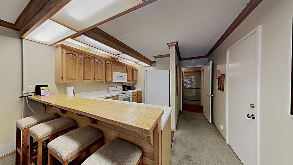 Condo, 2 Bedrooms | Private kitchen | Fridge, oven, coffee/tea maker, toaster