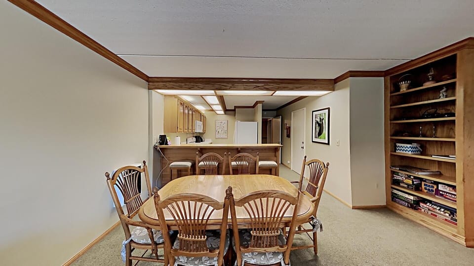 Condo, 2 Bedrooms | Dining