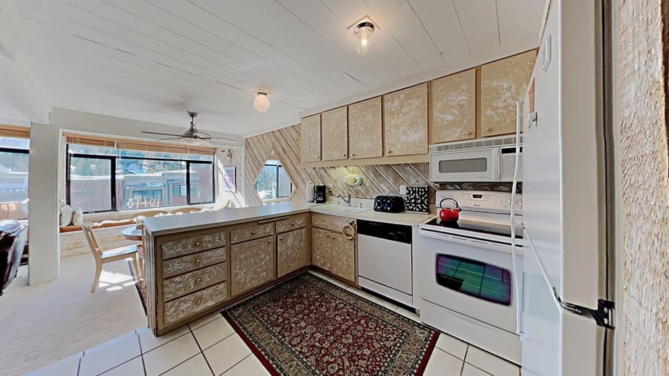 Condo, 2 Bedrooms | Private kitchen | Fridge, microwave, oven, dishwasher
