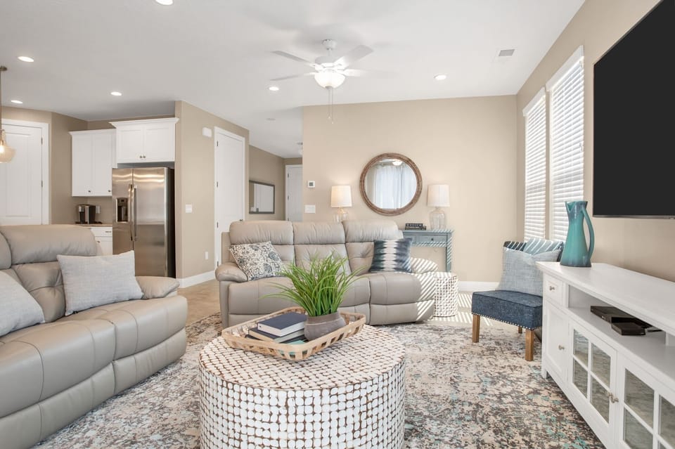 House, 5 Bedrooms | Living area | Smart TV