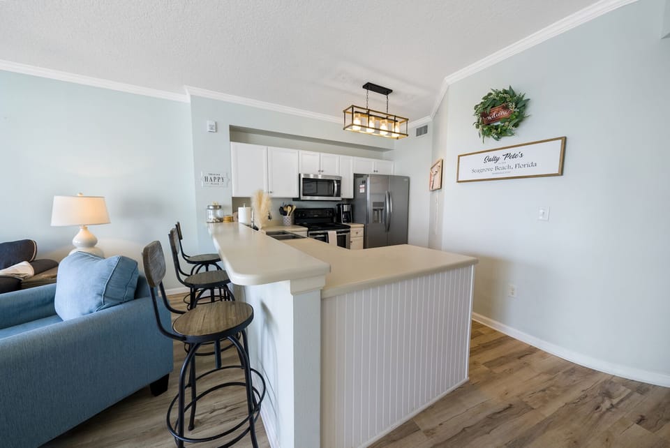 fully-stocked kitchen, new refrigerator and microwave 2024!