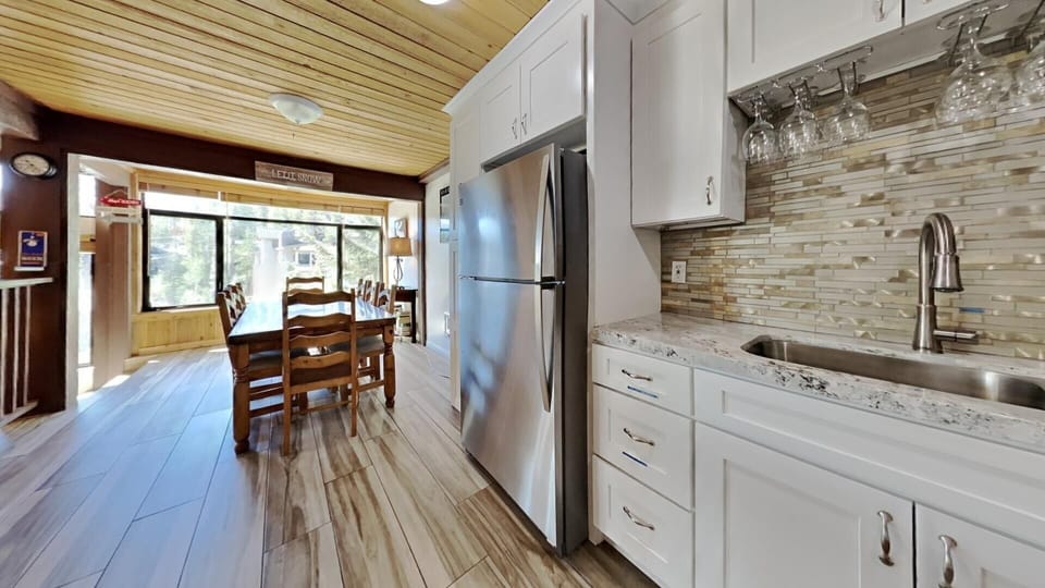 Fully Equipped and Modern Kitchen