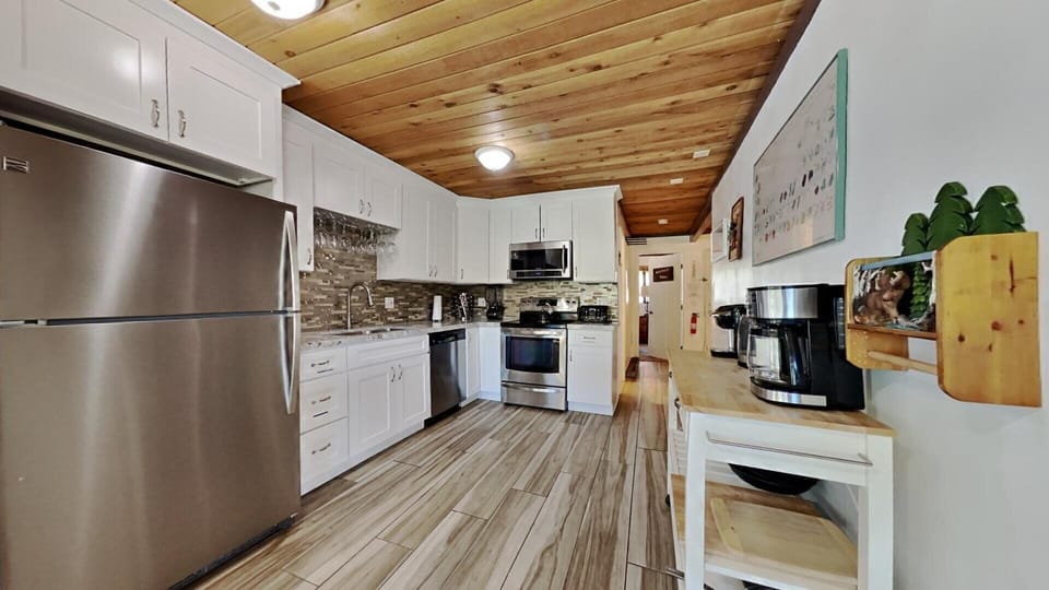 Full Size Modern Kitchen with Everything Needed for Meals at Home