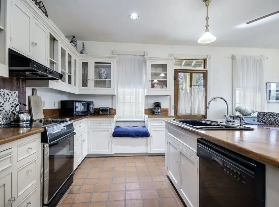 KITCHEN with Nook
