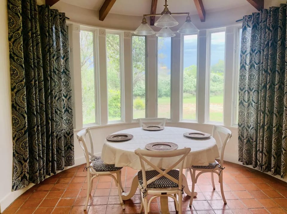 DINING TABLE Barons Creek View