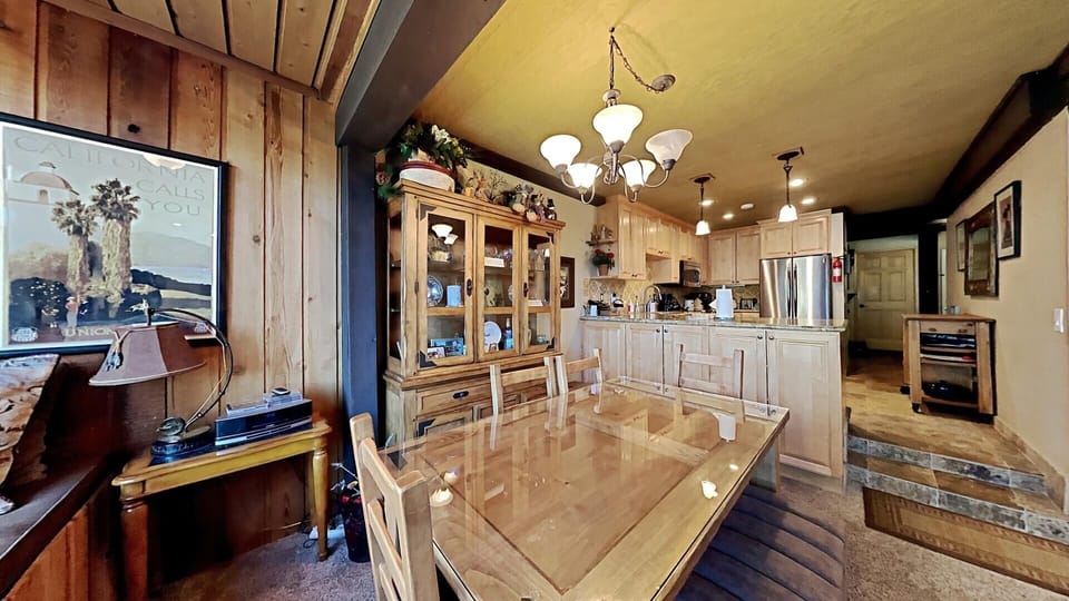 Plenty of Seating for Holiday Meals with Family and Friends
